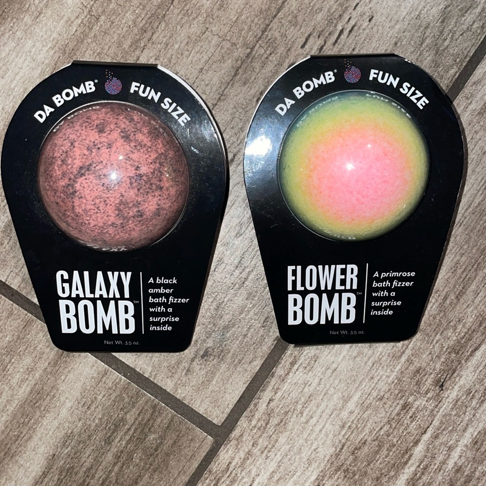 Fun size Da Bomb bath bombs. Flower and Galaxy NIP!